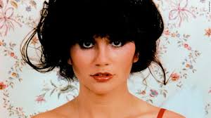 How tall is Linda Ronstadt?